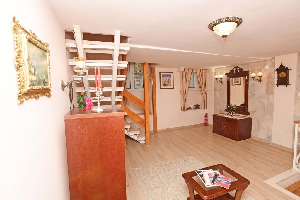 Image 3838535 - 17