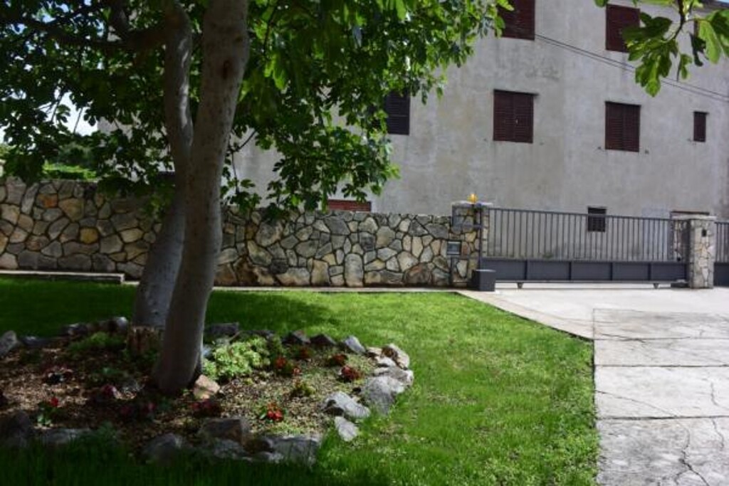 Image 3811918 - 4