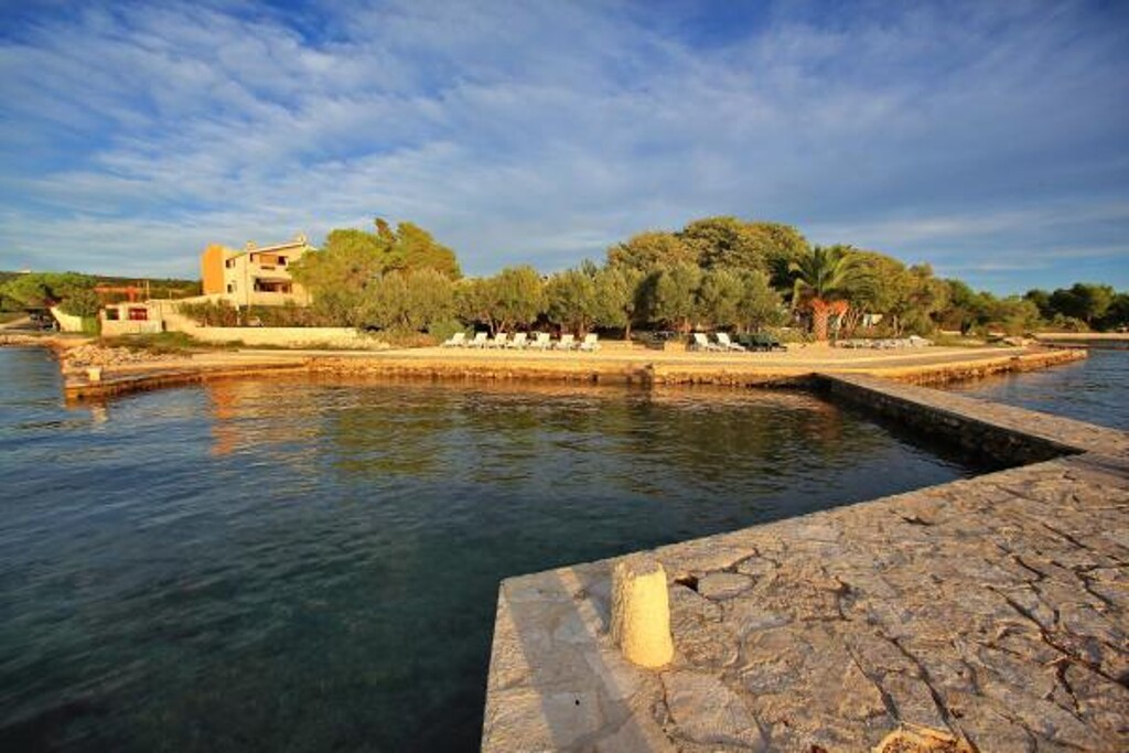Image 3838906 - 4
