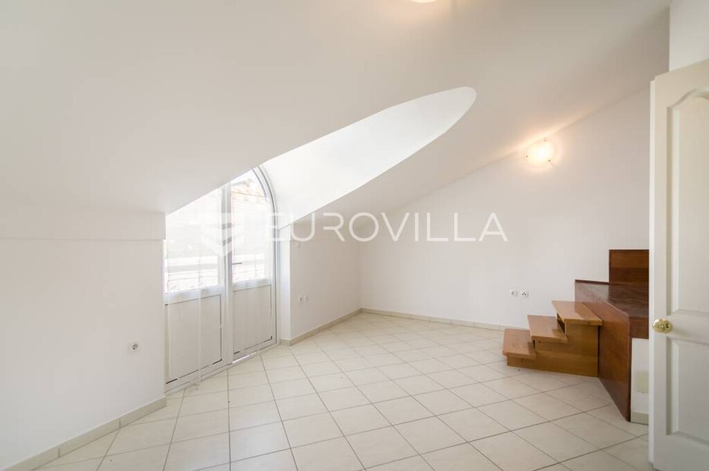 Image 4841247 - 13