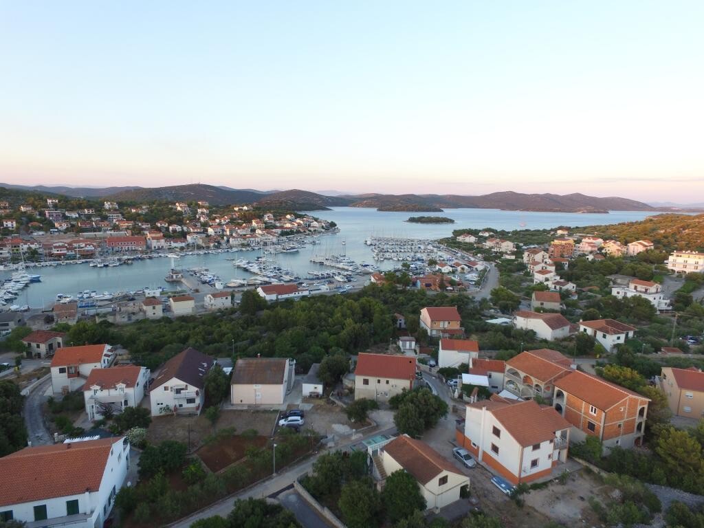 Image 3810993 - 1