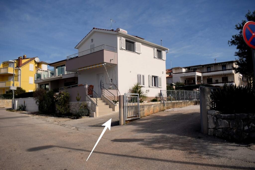 Image 3814861 - 10