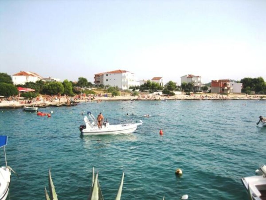 Image 3811986 - 10