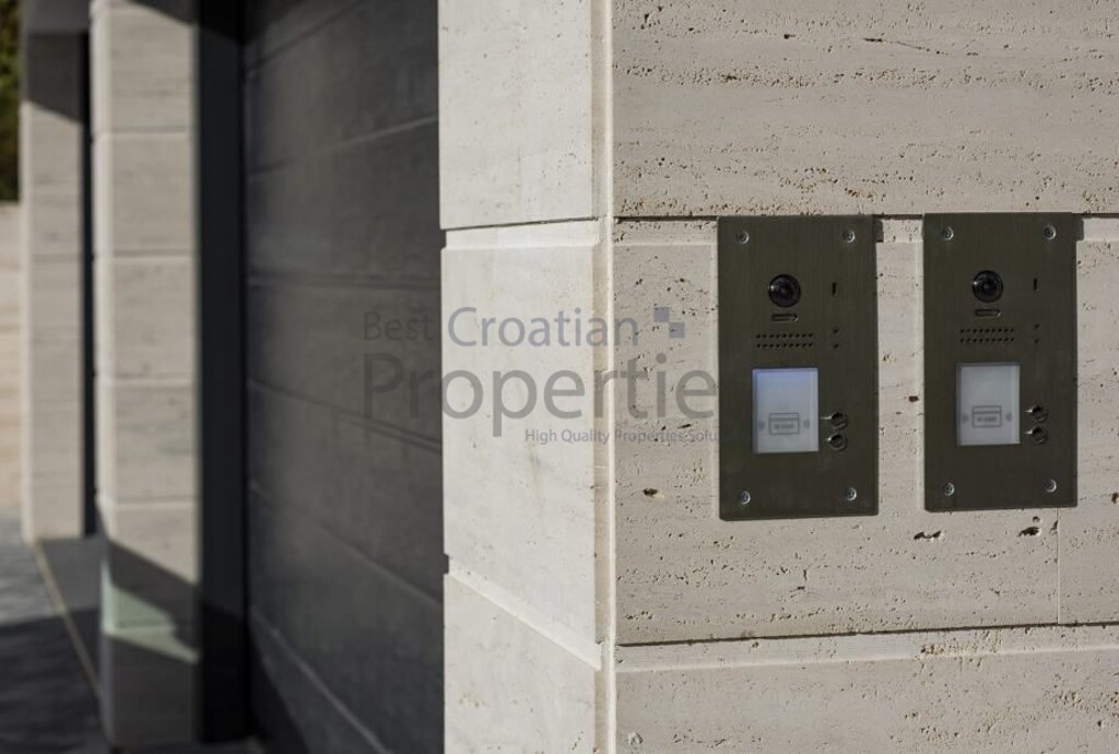 Image 6079812 - 25