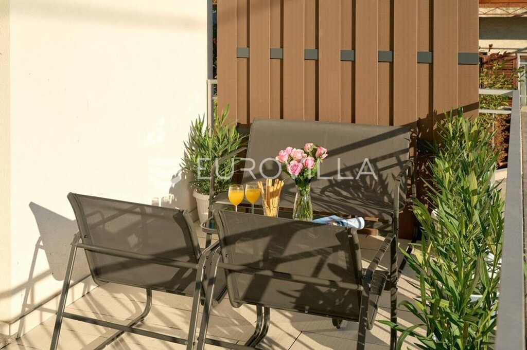 Image 6092137 - 4
