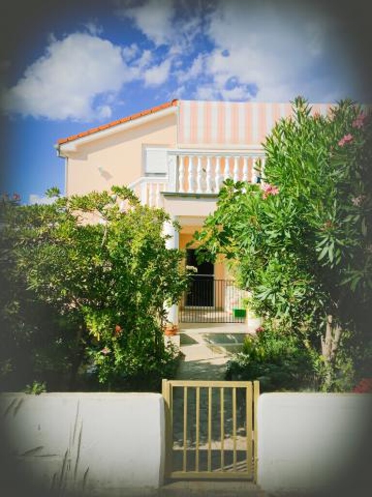 Image 3812825 - 3