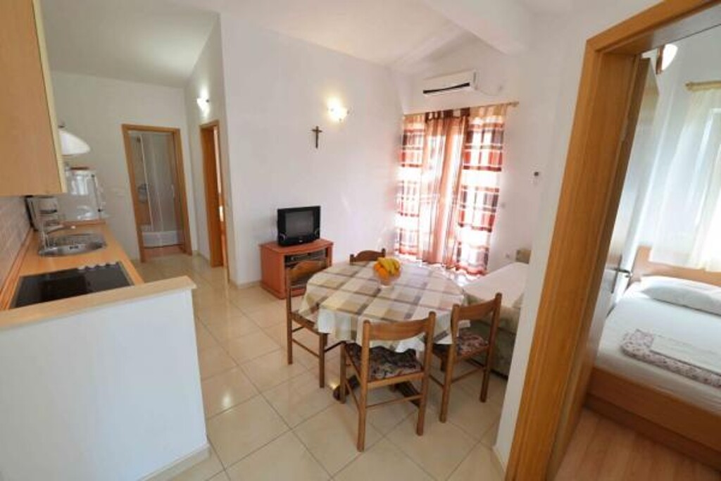 Image 3813025 - 6