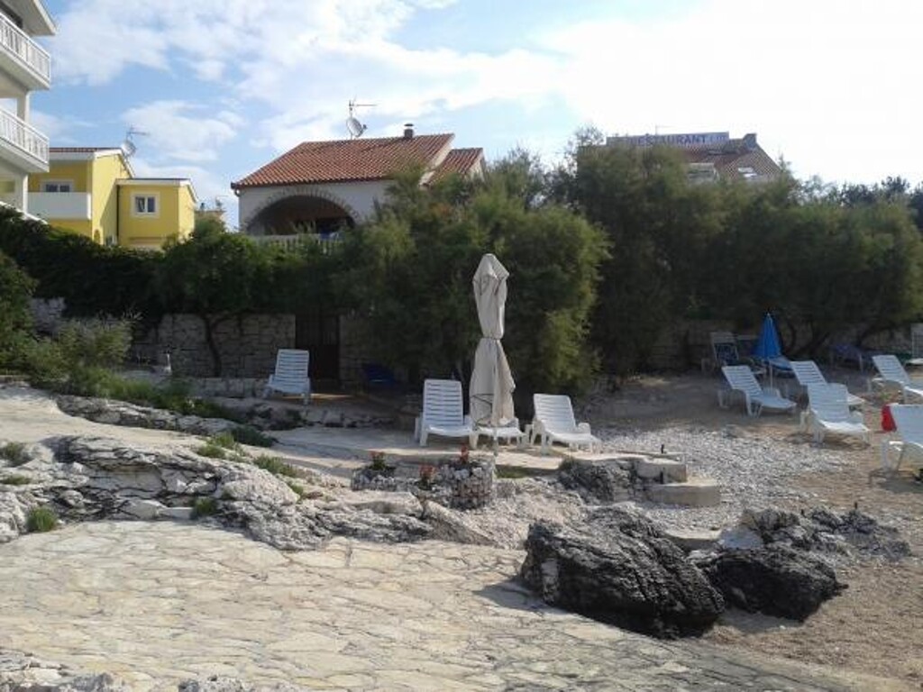 Image 3838977 - 1