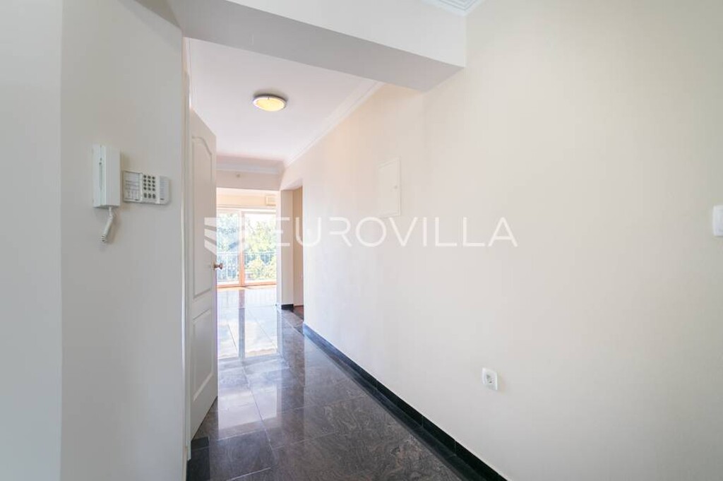 Image 4841247 - 7