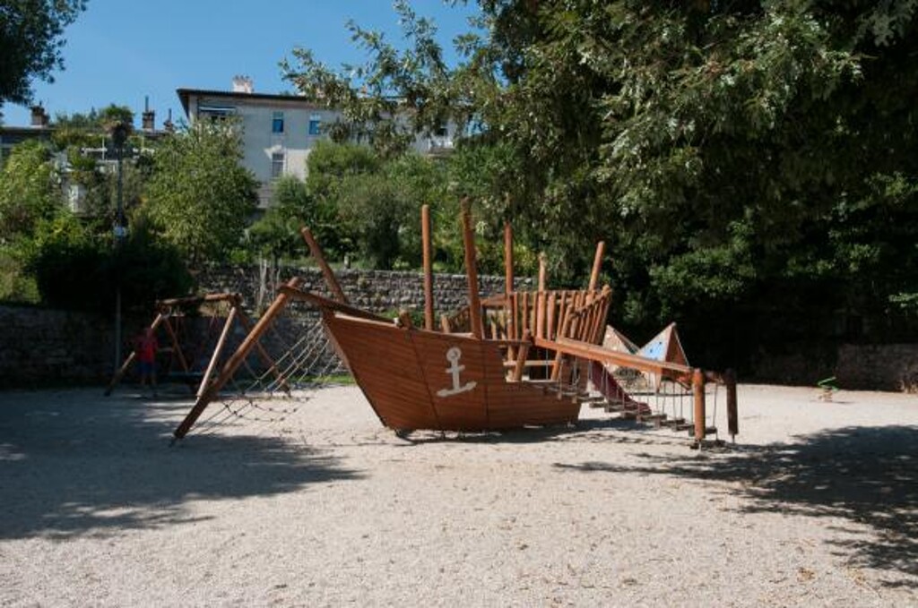 Image 3813417 - 6