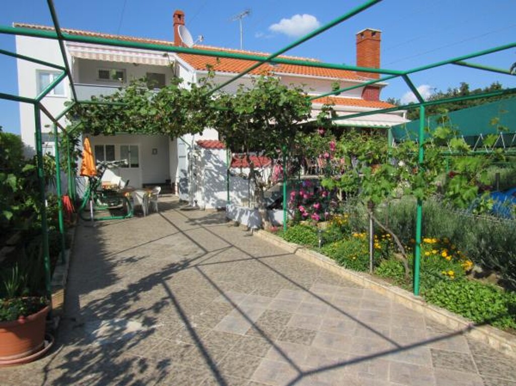 Image 3838579 - 7