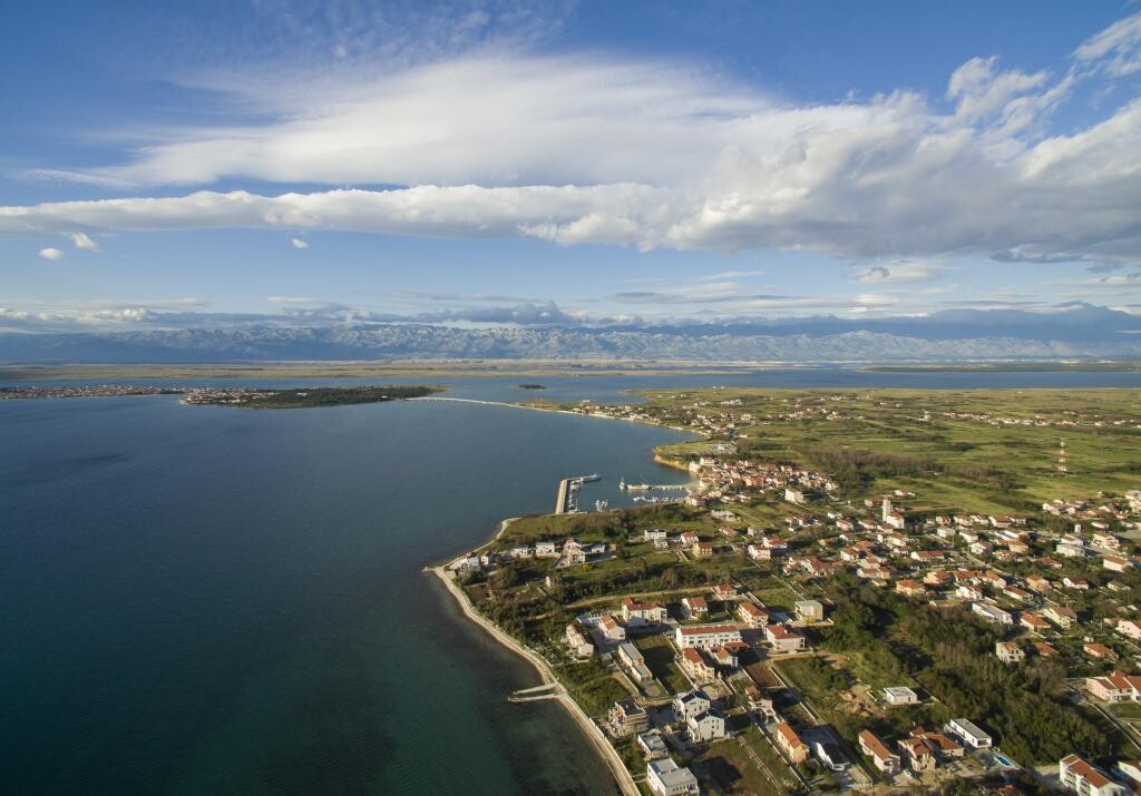 Image 3839028 - 7