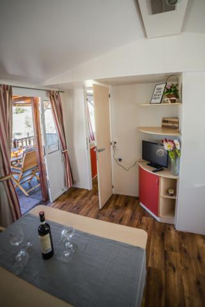Image 3813472 - 4