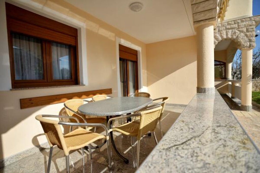 Image 3813084 - 4