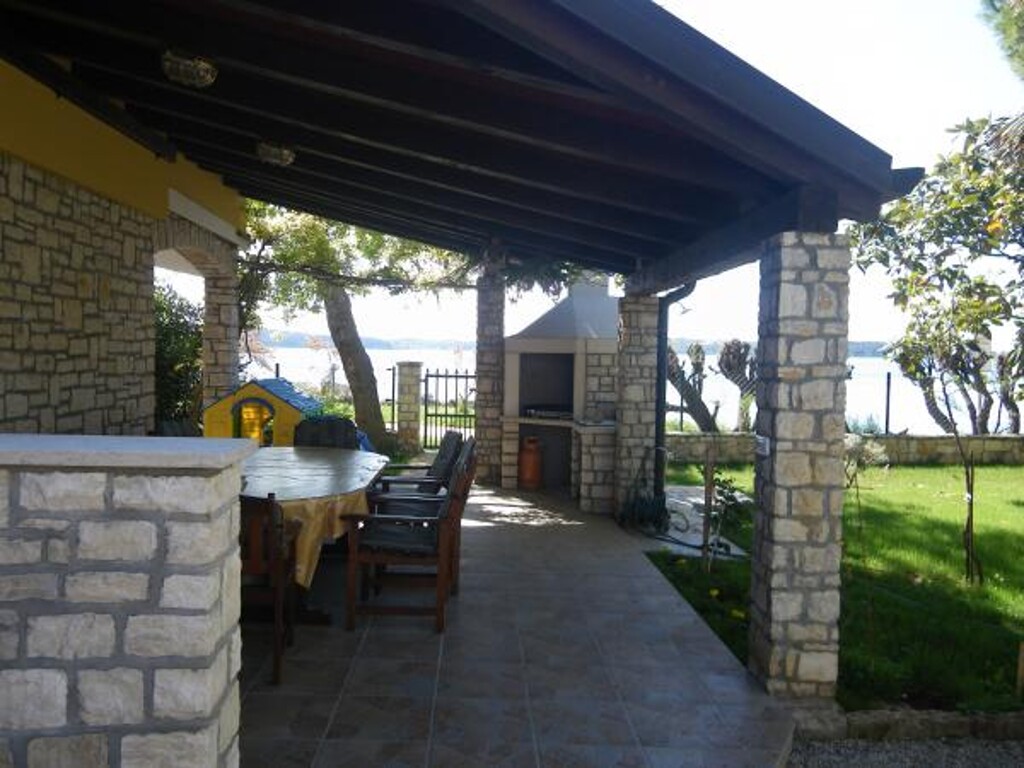 Image 3815330 - 7