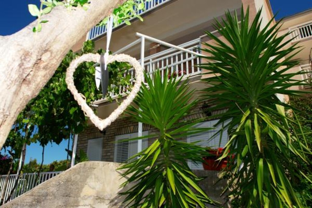 Image 3813256 - 8