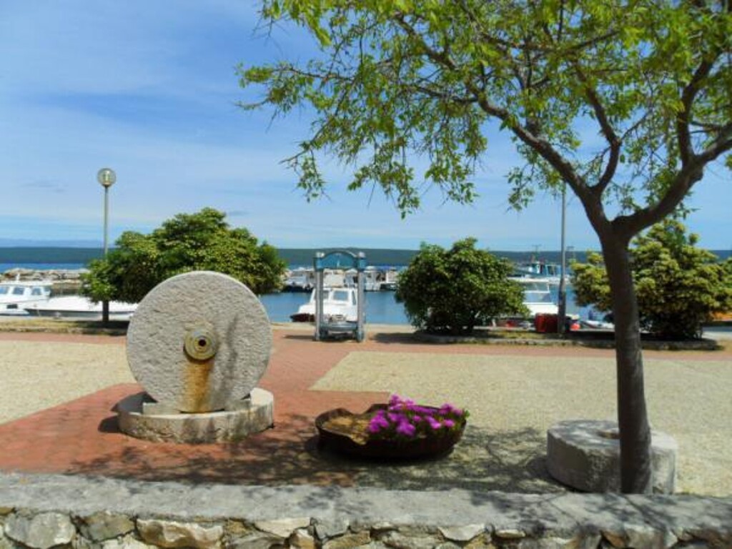 Image 3813145 - 7