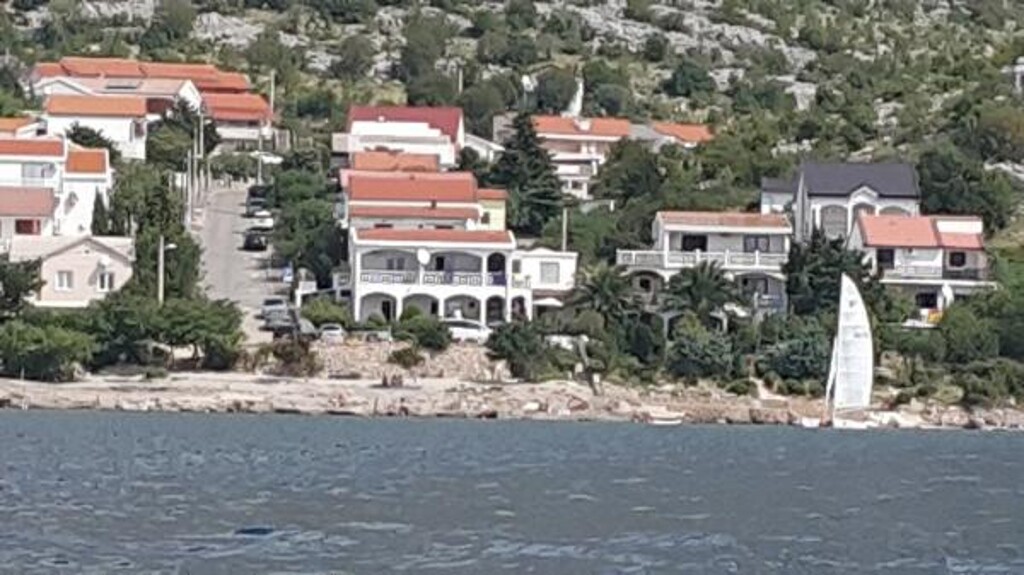 Image 3811904 - 17