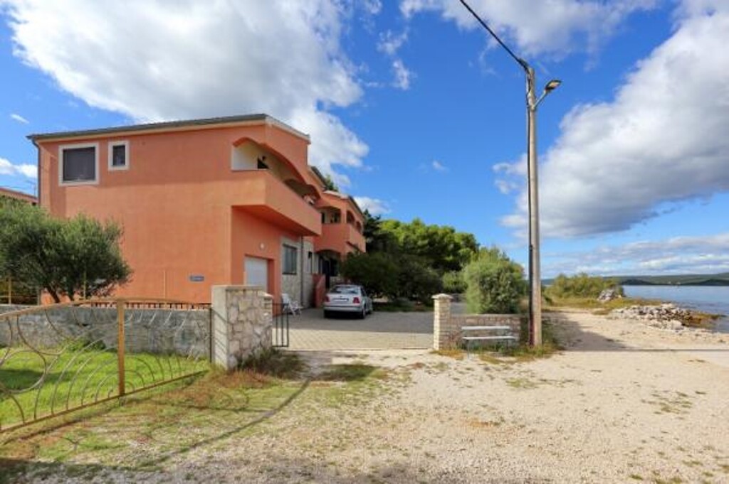 Image 3813800 - 2