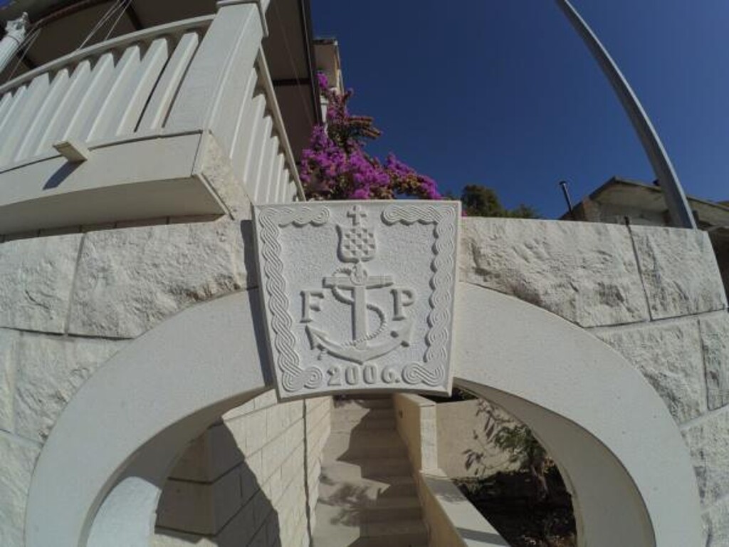 Image 3815104 - 1