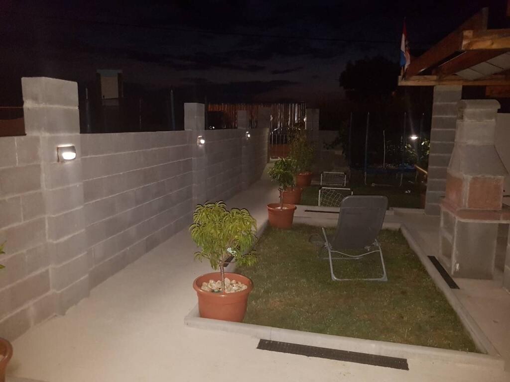 Image 3838895 - 4