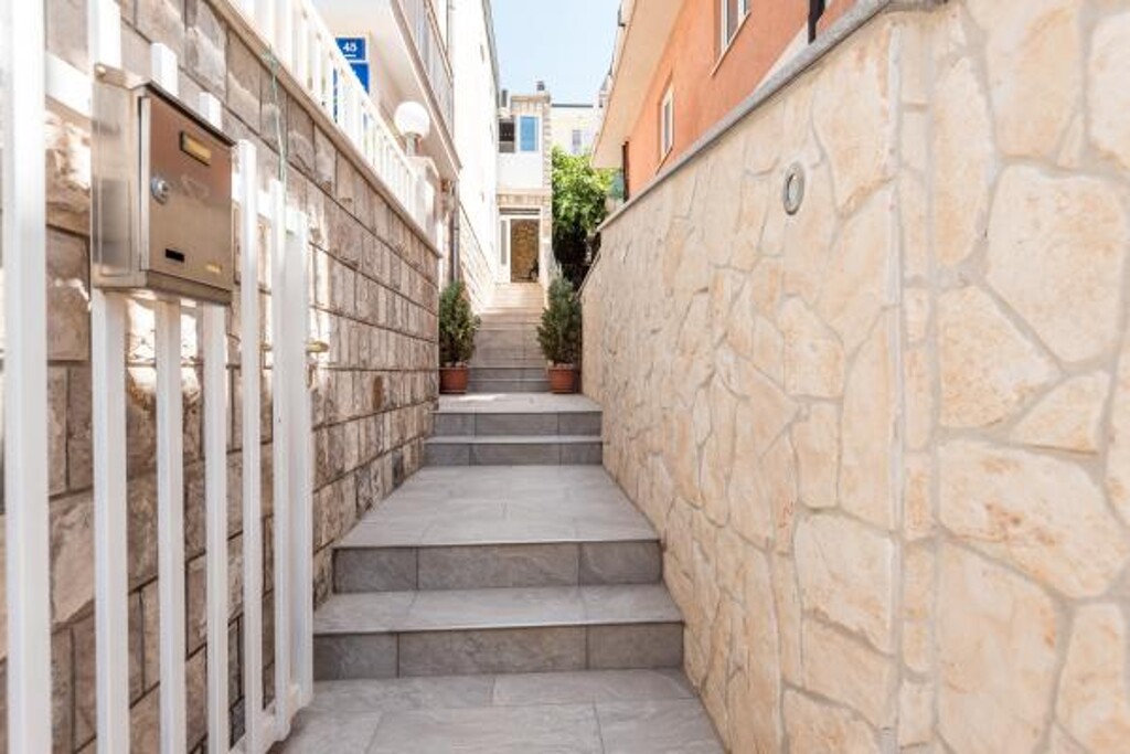 Image 3814437 - 7