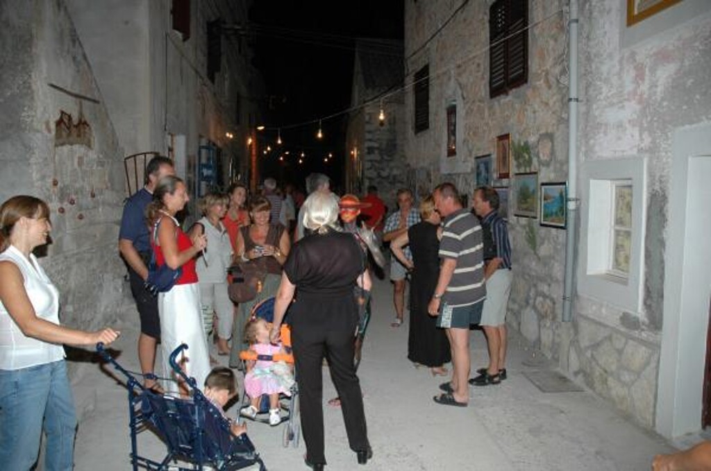 Image 3838618 - 8