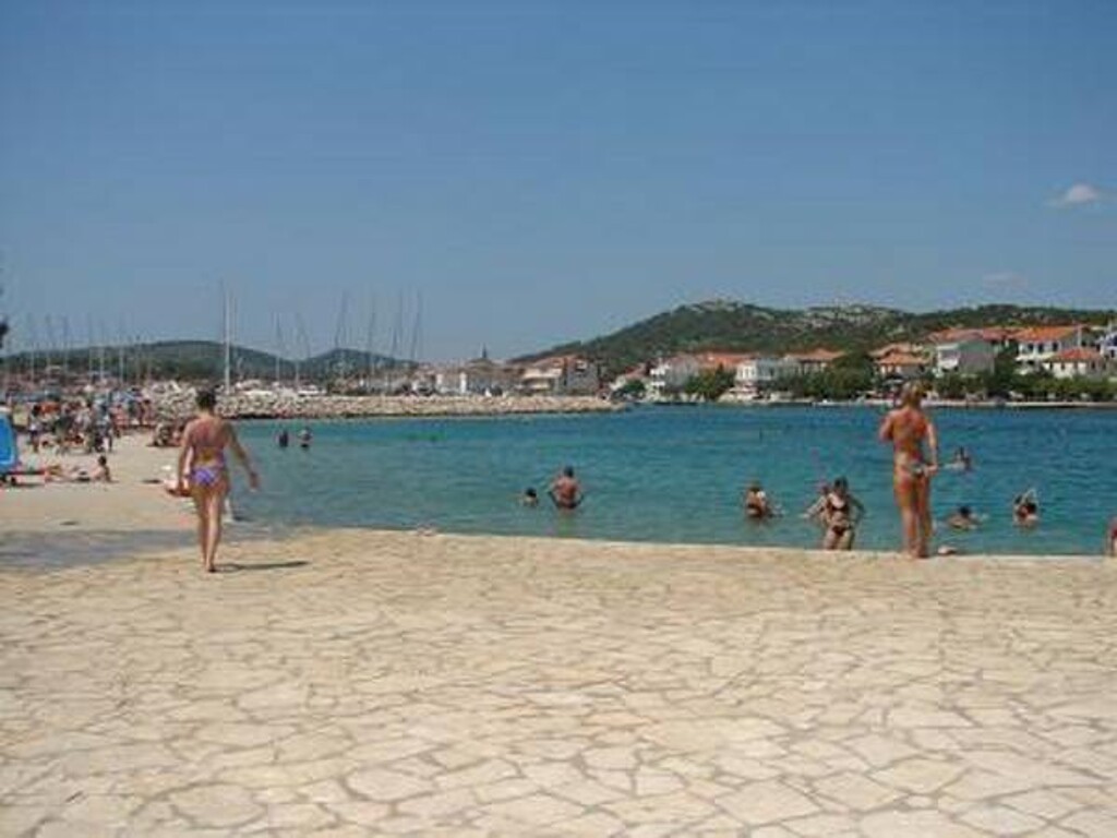 Image 3810993 - 7