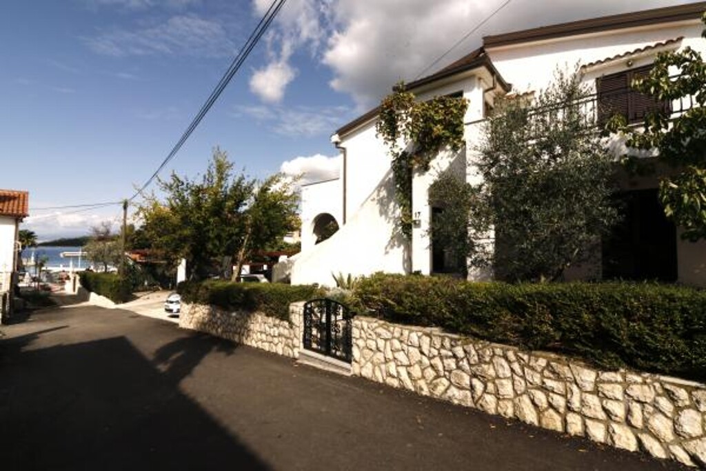 Image 3811002 - 7