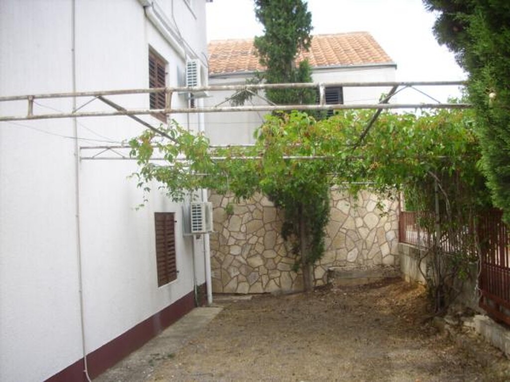 Image 3811330 - 9