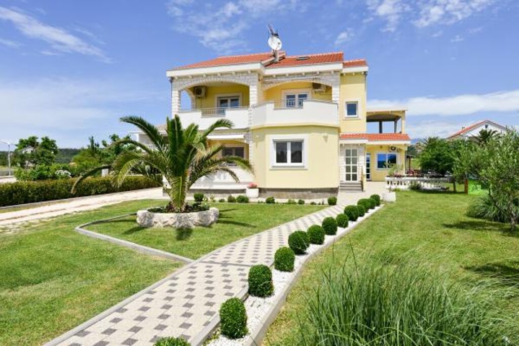 Image 3810925 - 2