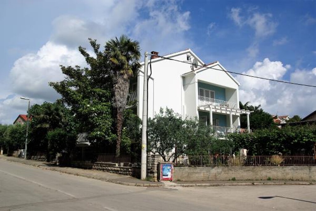 Image 3813927 - 3