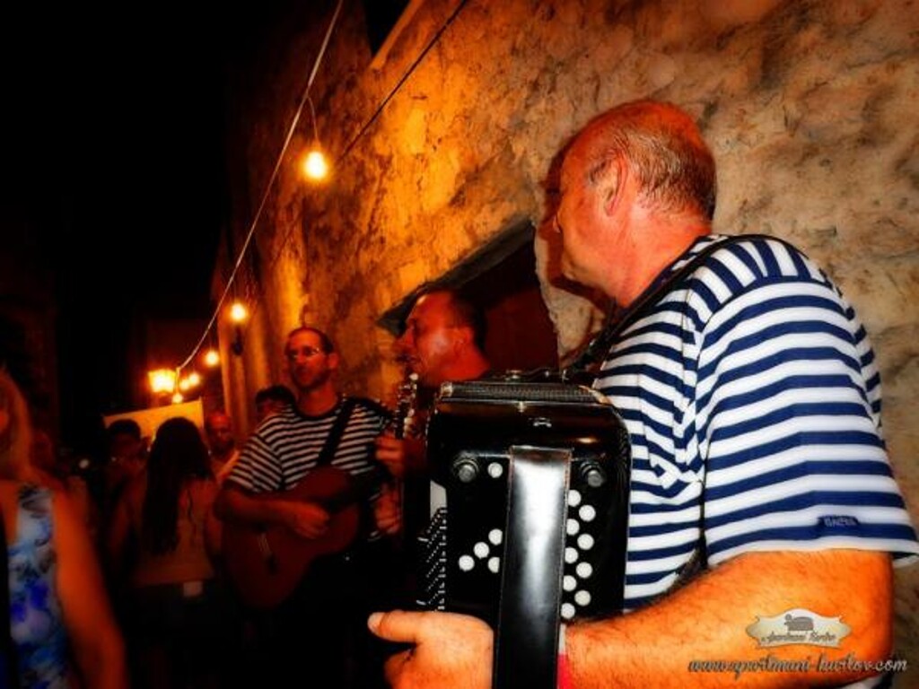 Image 3838700 - 11
