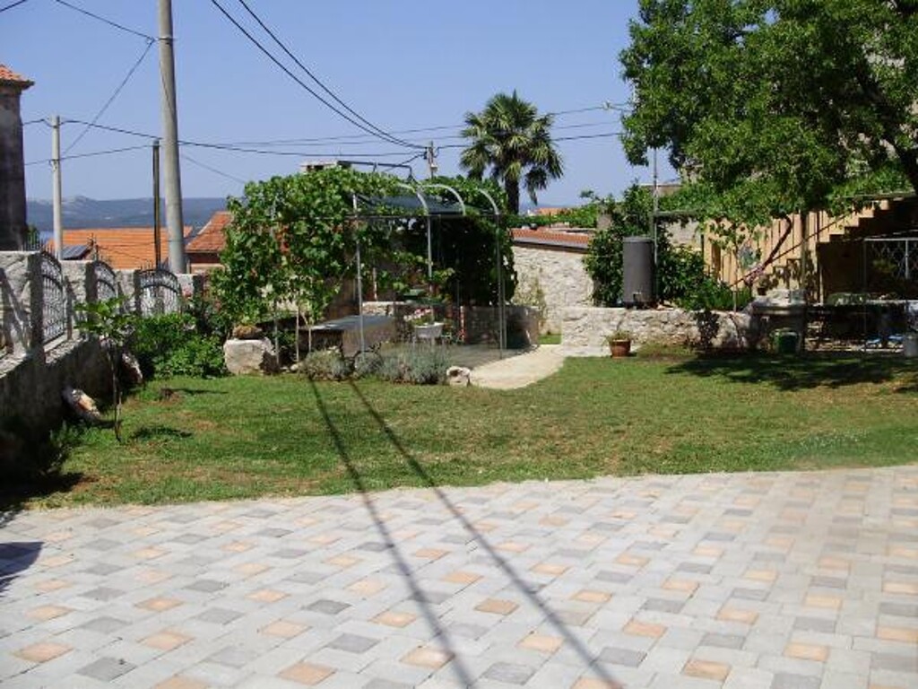 Image 3810975 - 7
