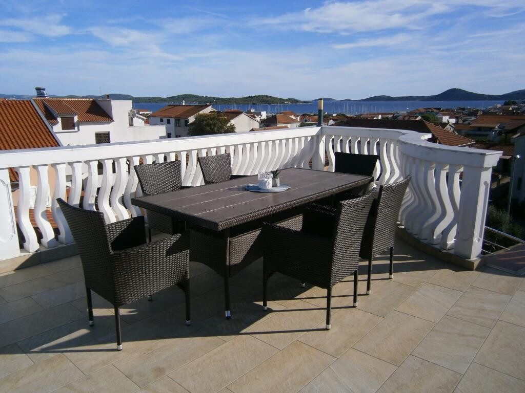 Image 3812409 - 5