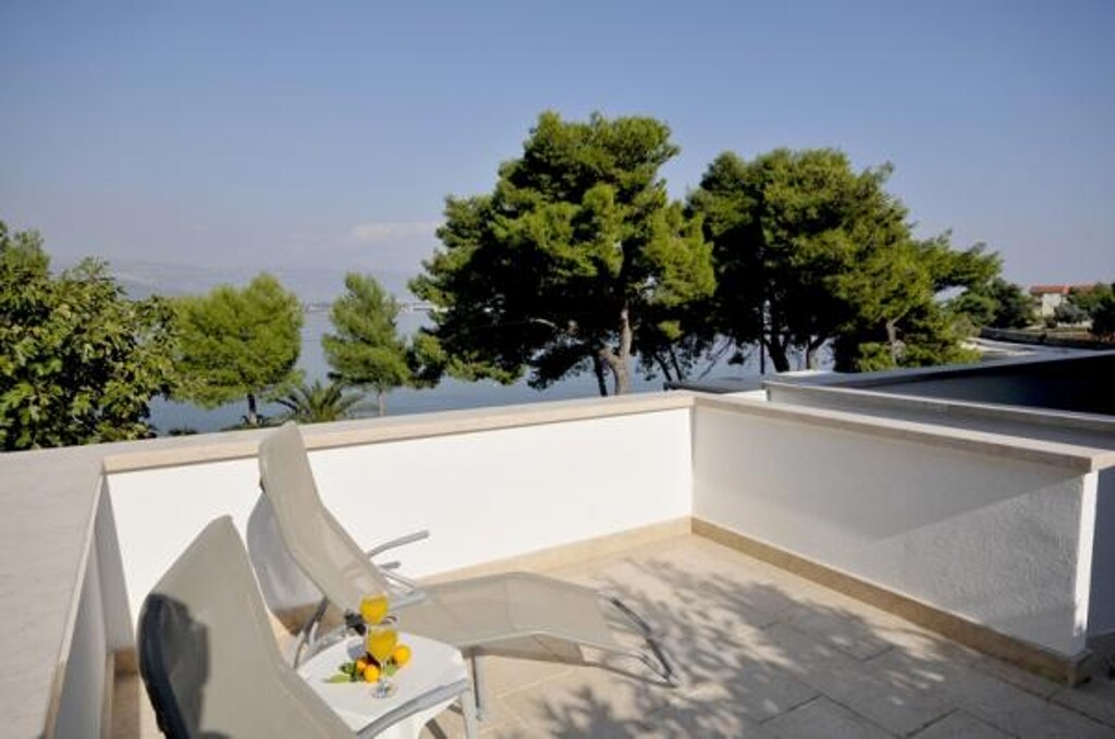 Image 3812055 - 9