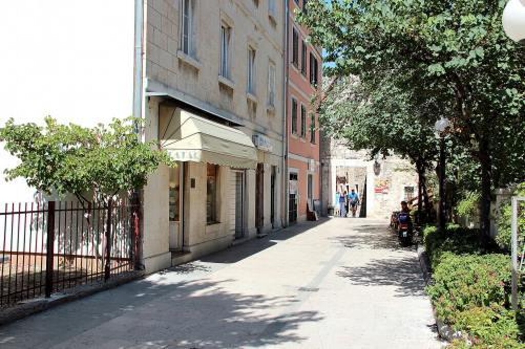 Image 3812028 - 1