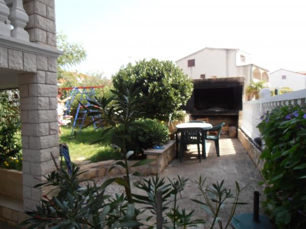 Image 3812846 - 4