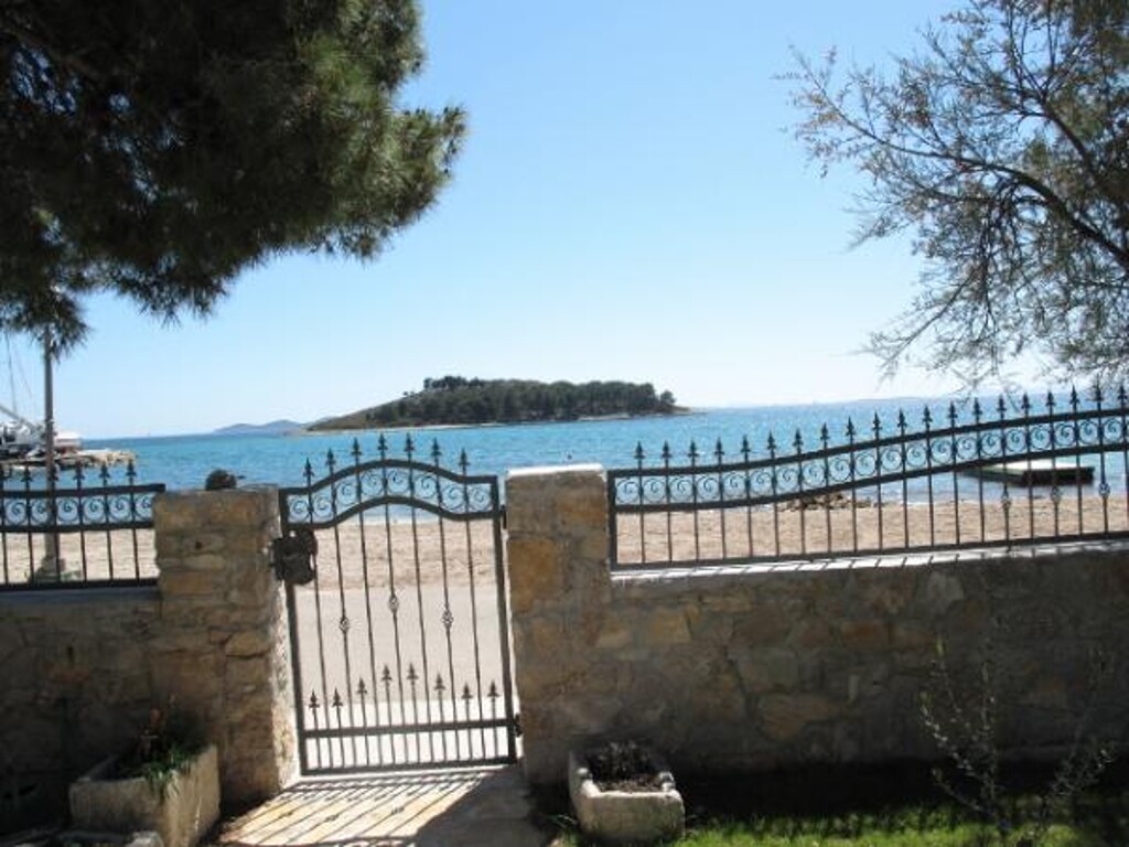 Image 3811093 - 6