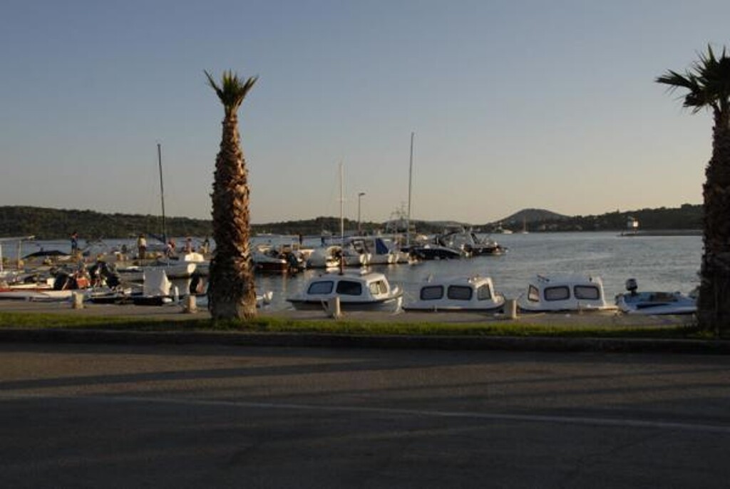 Image 3812354 - 4