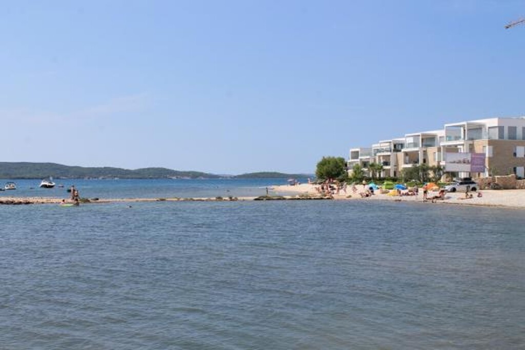 Image 3813517 - 11