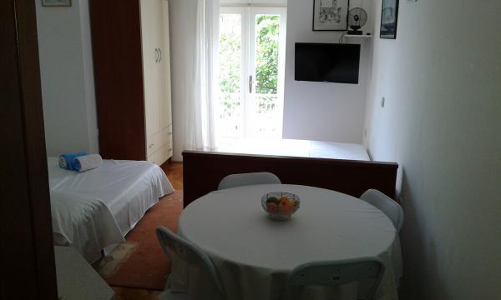 Image 3813852 - 6