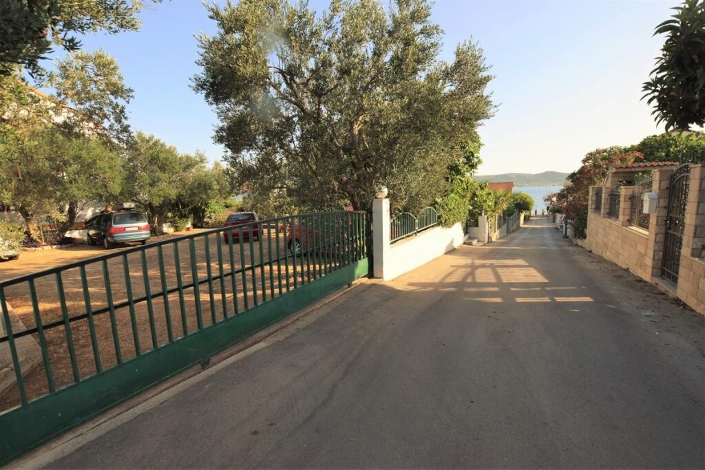 Image 3811866 - 16
