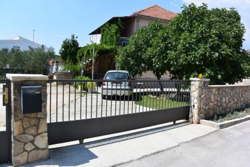 Image 3811918 - 1