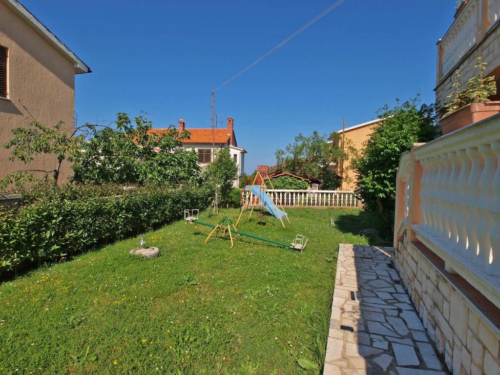 Image 3811802 - 4