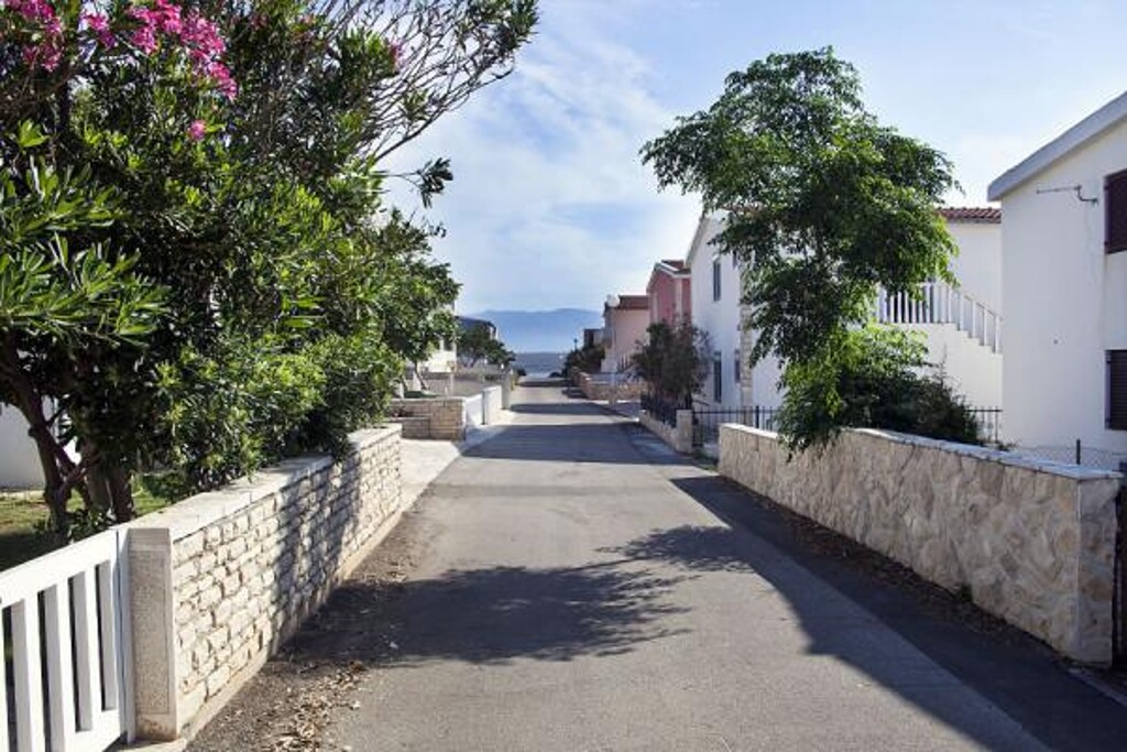 Image 3821817 - 4