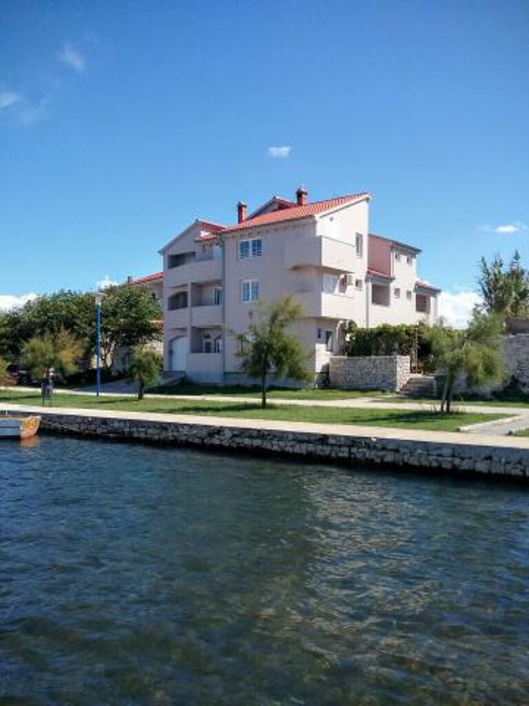 Image 3813712 - 1