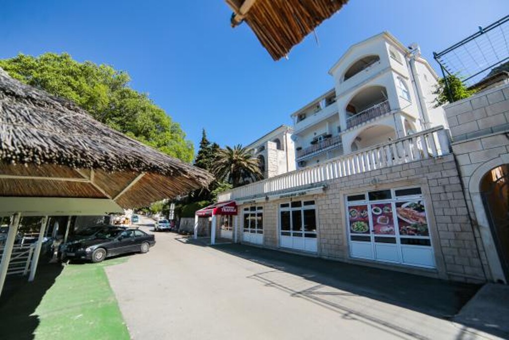 Image 3838775 - 7
