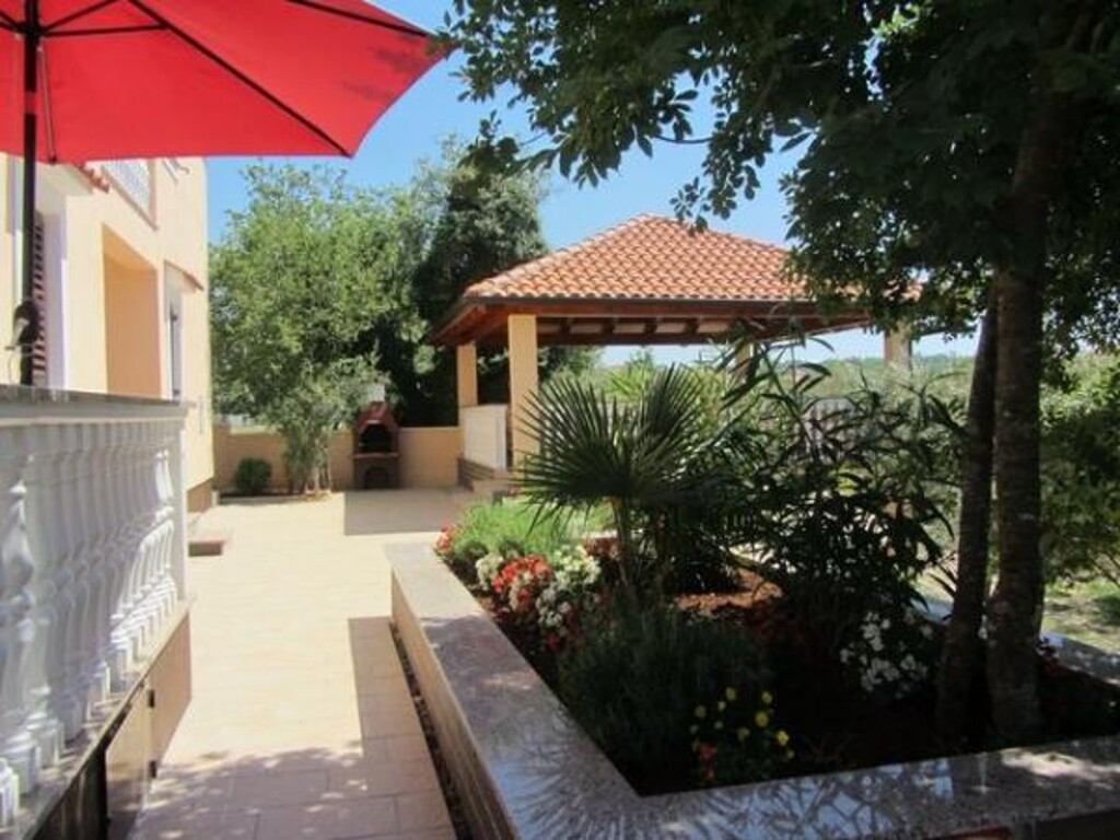 Image 3813108 - 1