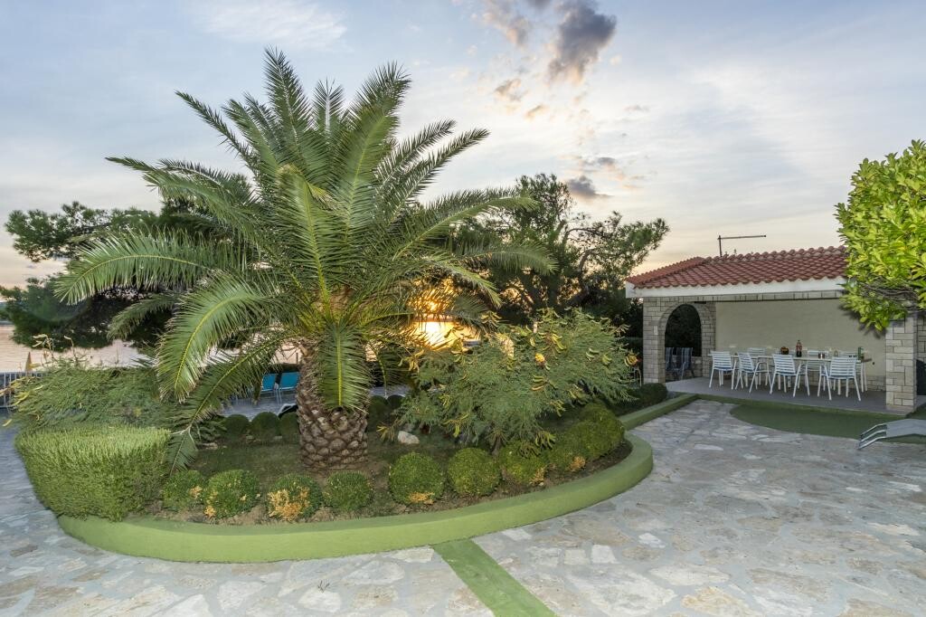 Image 3813052 - 10